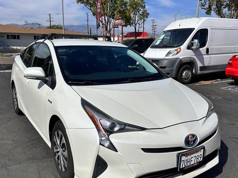 Used 2016 Toyota Prius Two FWD image 1