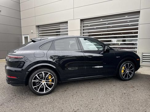 Used 2022 Porsche Cayenne Turbo S AWD/4WD image 6