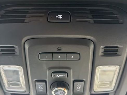 Used 2021 GMC Yukon Denali w/ Denali Premium Package image 18