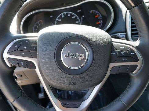 Used 2018 Jeep Grand Cherokee Overland AWD/4WD image 17