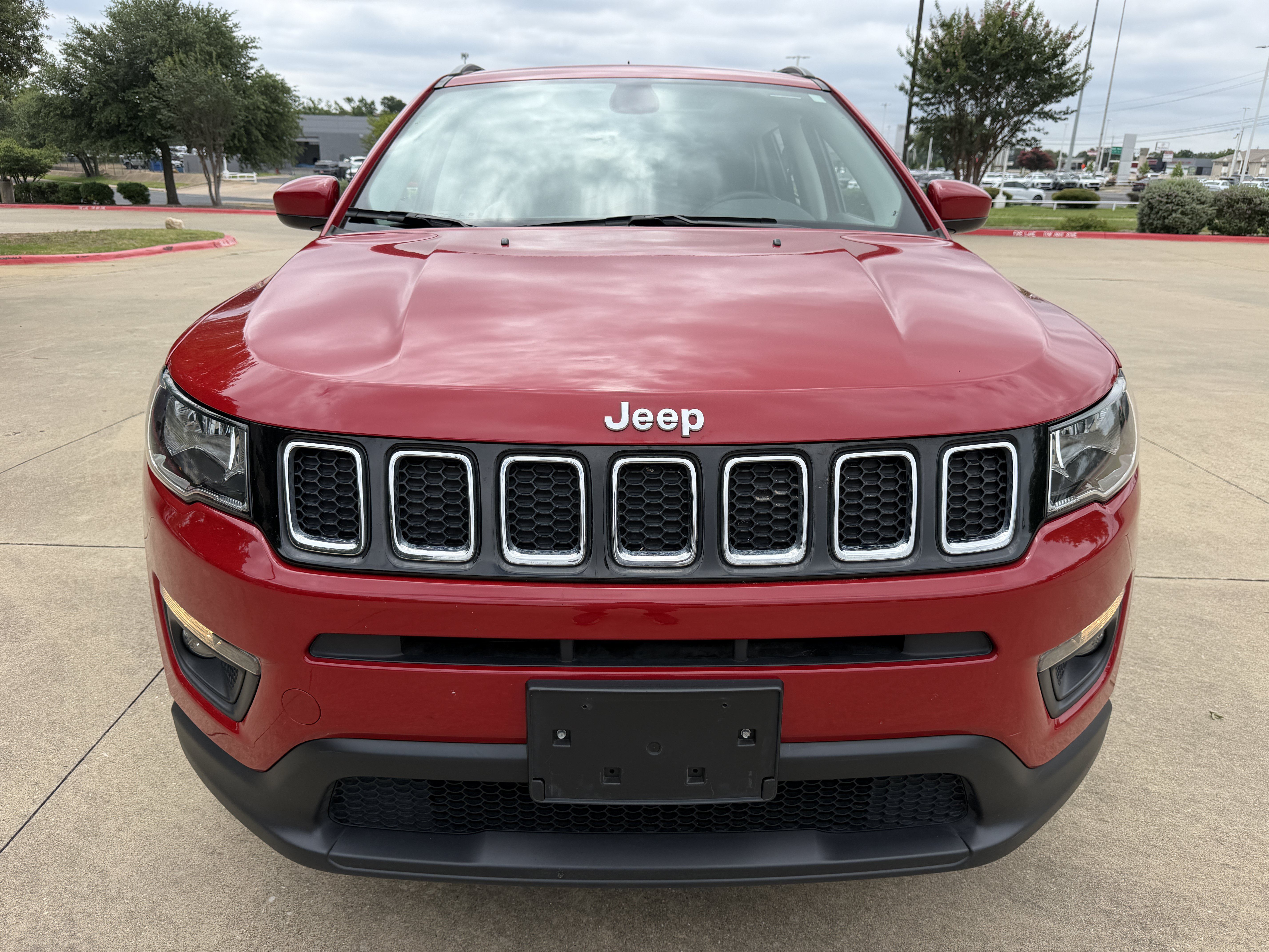 Used 2019 Jeep Compass Latitude w/ Popular Equipment Group AWD/4WD image 2