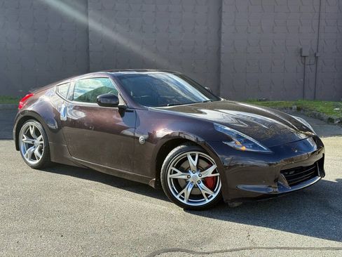 Used 2010 Nissan 370Z Coupe w/ Sport Pkg RWD image 3