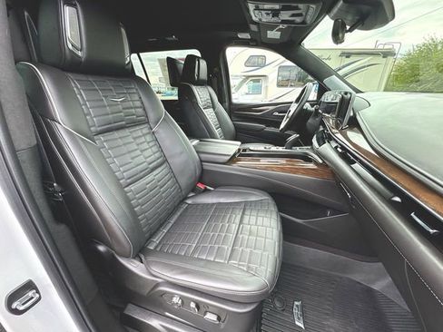 Used 2024 Cadillac Escalade ESV Sport Platinum w/ LPO, ONYX Package AWD/4WD image 29