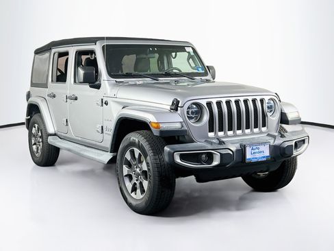 Used 2020 Jeep Wrangler Unlimited Sahara w/ LED Lighting Group AWD/4WD image 3
