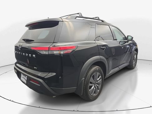 Used 2024 Nissan Pathfinder SV w/ SV Premium Package image 7