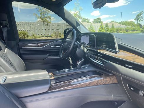Used 2023 Cadillac Escalade Sport Platinum w/ LPO, ONYX Package AWD/4WD image 34