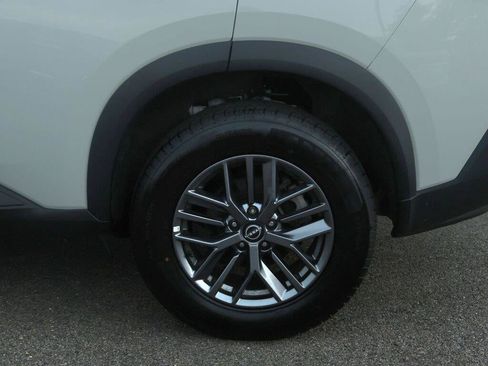 Used 2023 Nissan Rogue S AWD/4WD image 12