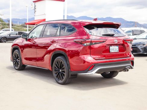 Certified 2024 Toyota Highlander XSE FWD image 5