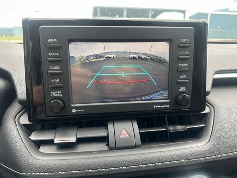 Used 2022 Toyota RAV4 LE FWD image 10