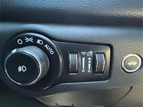 Used 2016 Chrysler 200 C w/ Sun & Sound Group image 22