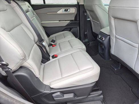 Certified 2025 Ford Explorer Active w/ Active Comfort Package RWD image 19