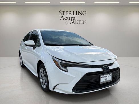 Used 2024 Toyota Corolla LE FWD image 3