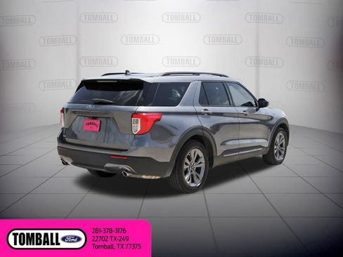 Certified 2022 Ford Explorer XLT w/ Equipment Group 202A RWD image 8
