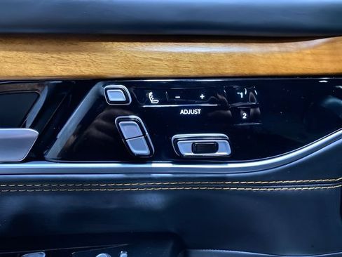 Used 2024 Jeep Grand Wagoneer L Series III AWD/4WD image 11