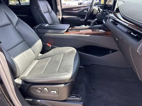 Used 2023 Cadillac Escalade Luxury RWD image 8