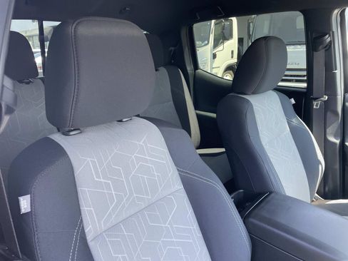 Used 2020 Toyota Tacoma TRD Sport w/ Technology Package RWD image 28