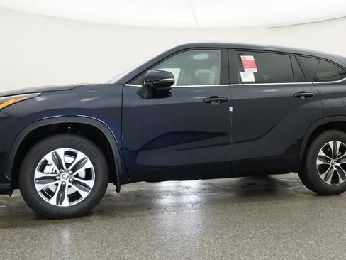 New 2026 Toyota Highlander XLE image 18