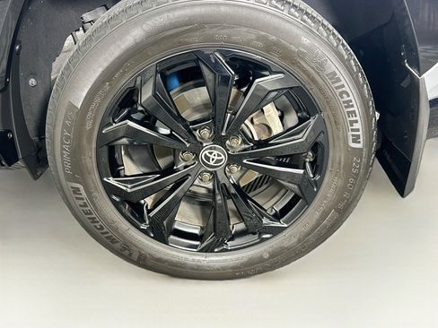 Used 2022 Toyota RAV4 XSE AWD/4WD image 11
