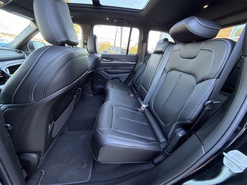 New 2025 Jeep Grand Cherokee Limited w/ Black Appearance Package image 21