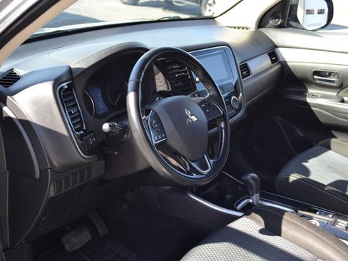 Used 2018 Mitsubishi Outlander SE image 13