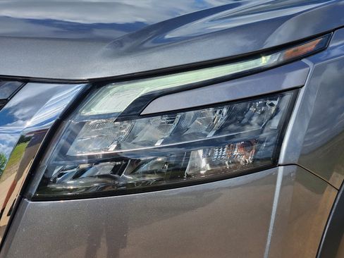 Used 2023 Nissan Pathfinder SV FWD image 9