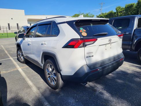 Used 2020 Toyota RAV4 XLE Premium FWD image 6