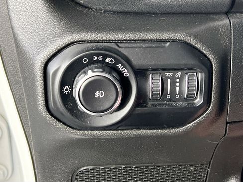 Used 2021 Jeep Wrangler Unlimited Sahara AWD/4WD image 10