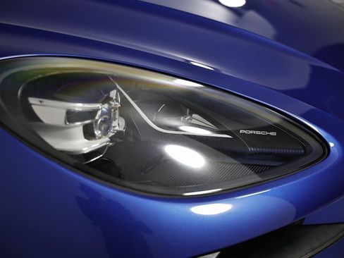 Certified 2021 Porsche Macan image 18