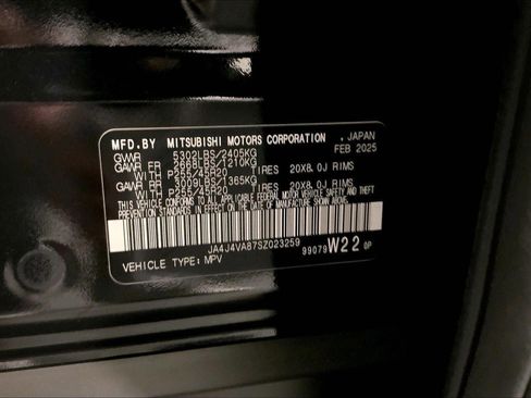 Used 2025 Mitsubishi Outlander AWD image 32