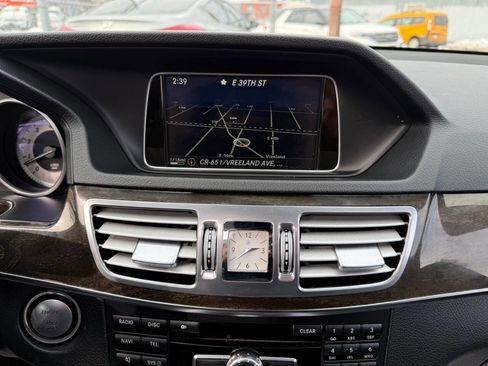 Used 2014 Mercedes-Benz E 350 4MATIC Sedan image 21