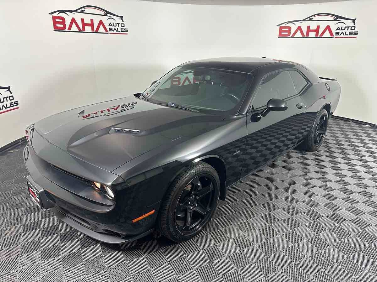 Used 2017 Dodge Challenger R/T RWD image 4