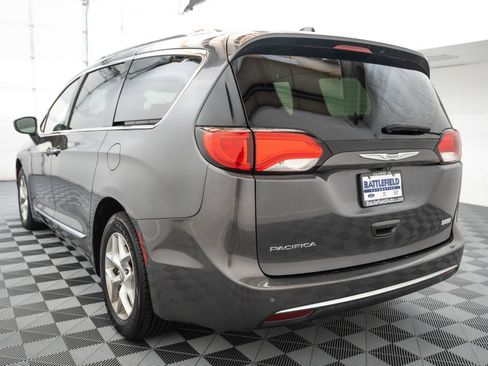 Used 2017 Chrysler Pacifica Touring-L Plus w/ Tire & Wheel Group FWD image 6