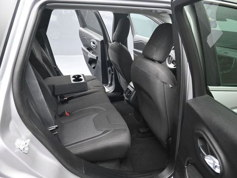 Used 2019 Jeep Cherokee Latitude w/ Popular Appearance Group image 29