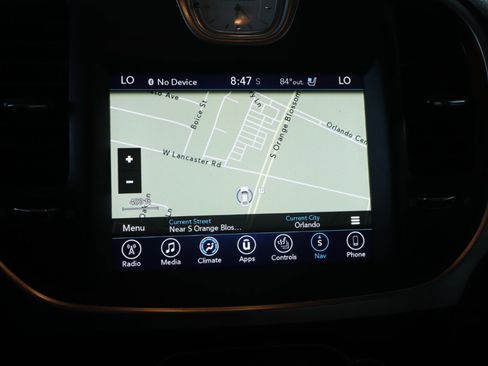 Used 2017 Chrysler 300 C w/ Light Group image 21