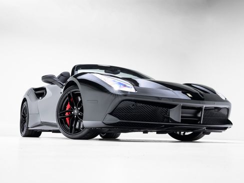 Used 2018 Ferrari 488 Spider image 26