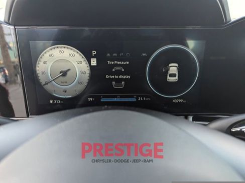 Used 2024 Hyundai Elantra Limited image 12