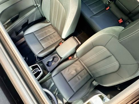 Used 2024 Audi Q4 e-tron Premium Plus image 20