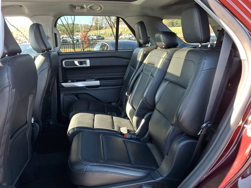 Certified 2022 Ford Explorer XLT w/ Equipment Group 202A image 10
