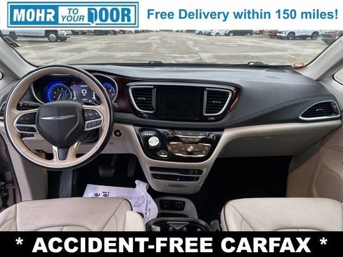 Used 2018 Chrysler Pacifica Limited image 39