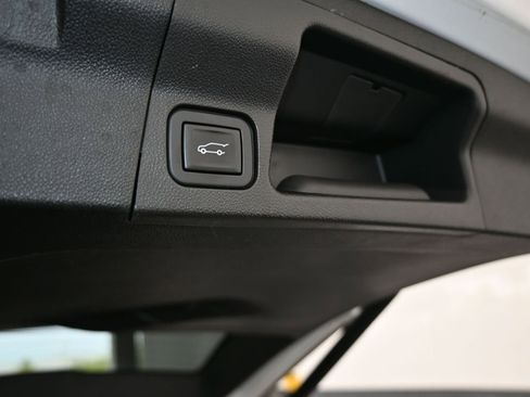 Used 2022 GMC Acadia SLE w/ Driver Convenience Package image 41