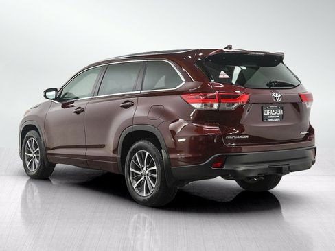 Used 2017 Toyota Highlander XLE AWD/4WD image 3