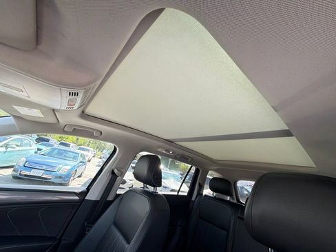 Used 2022 Volkswagen Tiguan SE AWD/4WD image 16