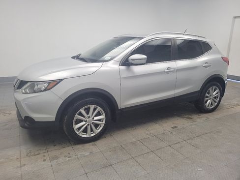Used 2018 Nissan Rogue Sport SV image 2