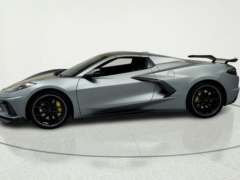 Used 2023 Chevrolet Corvette Stingray Premium Conv w/ Z51 Performance Package RWD image 2