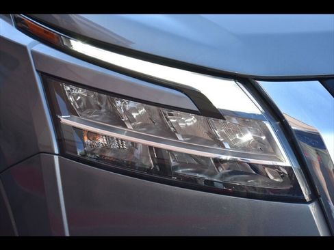 Used 2022 Nissan Pathfinder SV image 48