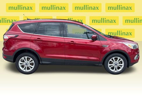 Used 2017 Ford Escape SE FWD image 2