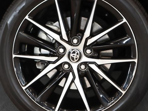 Used 2022 Toyota Camry SE image 5