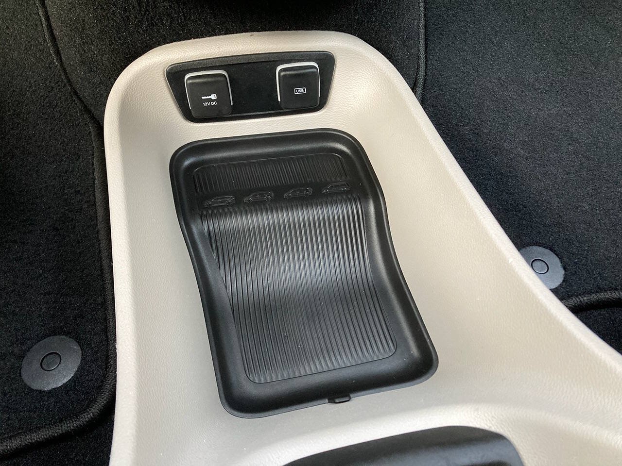 Used 2020 Chrysler Pacifica Touring-L FWD image 35