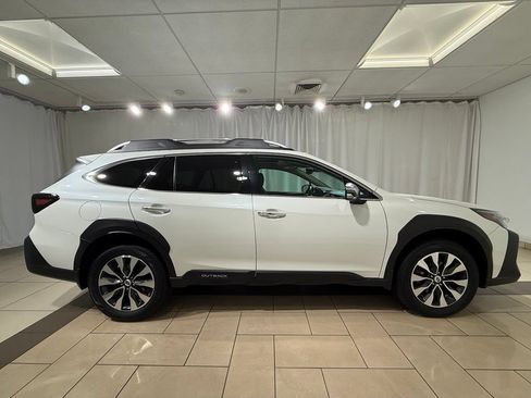 Used 2023 Subaru Outback Touring AWD/4WD image 6