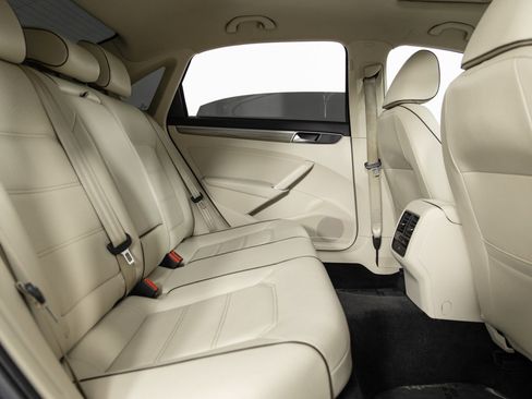 Used 2018 Volkswagen Passat 2.0T SE image 22